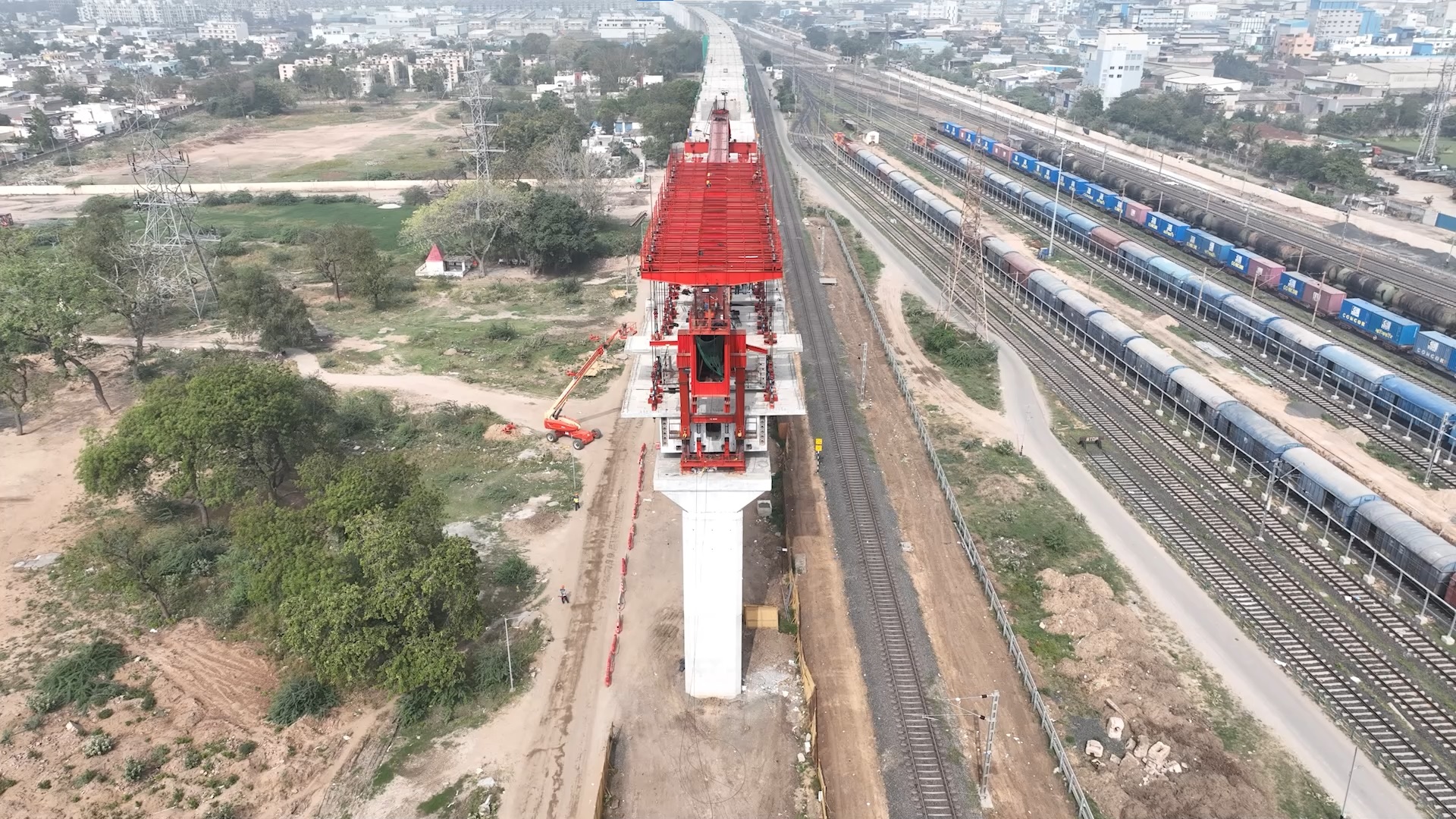 અમદાવાદ જિલ્લામાં MAHSR વાયાડક્ટનું નિર્માણ SBS (ઓવર-સ્લંગ) પદ્ધતિ દ્વારા કરવામાં આવી રહ્યું છે, ડિસેમ્બર 2023 (2).